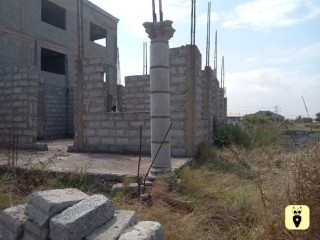 UNCOMPLETED 3 BEDROOM HOUSE