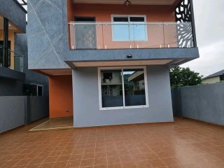 LUXURY NEWLY 2/3 BEDROOM HOUSE FOR SALE IN OYARIFA