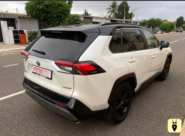 toyota-rav4-hybrid-big-1