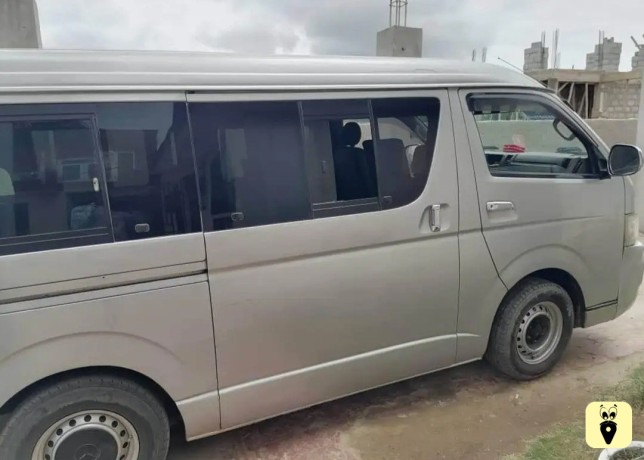 toyota-hiace-big-3