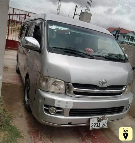 toyota-hiace-big-0