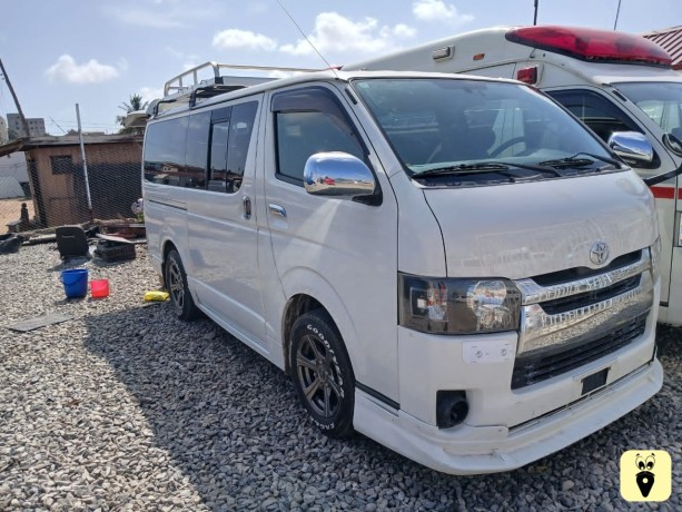 toyota-hiace-big-7