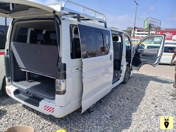 toyota-hiace-big-4