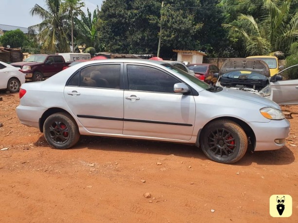 toyota-corolla-le-big-1