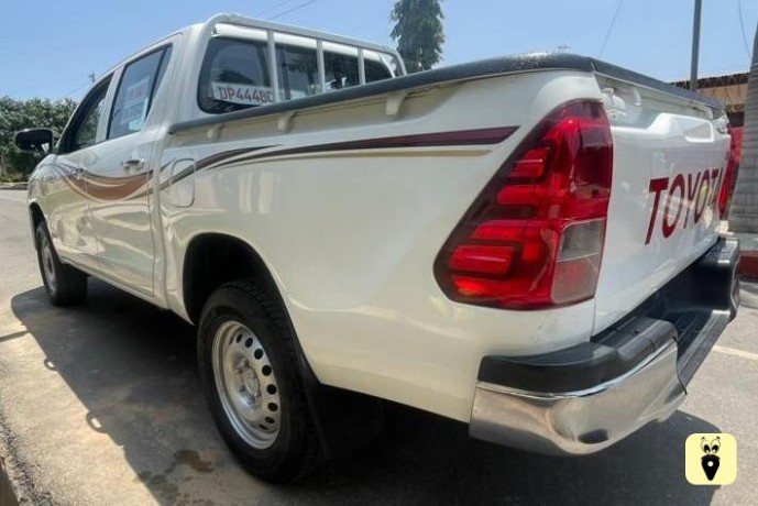 toyota-hilux-big-4