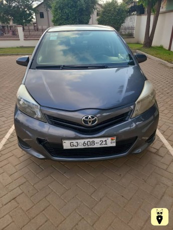 toyota-yaris-le-big-0