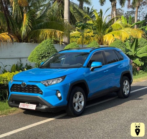 toyota-rav4-2019-big-0