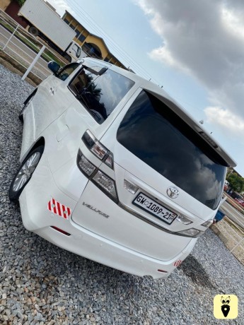 toyota-vellfire-van-big-4