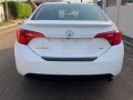 toyota-corolla-se-small-2