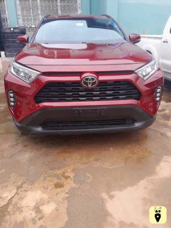 toyota-rav4-xle-big-1