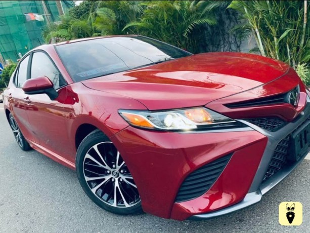 toyota-camry-se-big-1