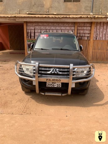 mitsubishi-pajero-2010-big-0