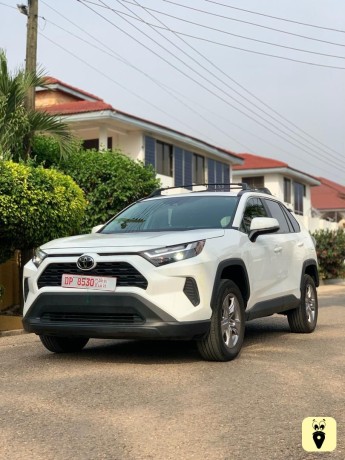 toyota-rav4-xle-big-0