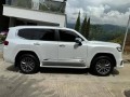 toyota-land-cruiser-2022-lc-300-small-1